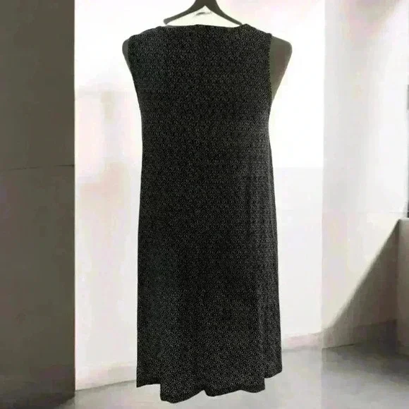 Women’s Sleeveless Dress - Picture 3 of 4